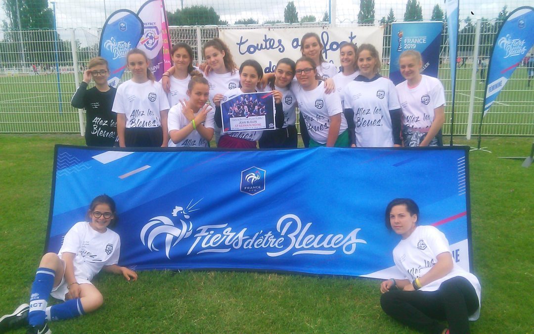 Toutes au foot… A vous de jouer les filles